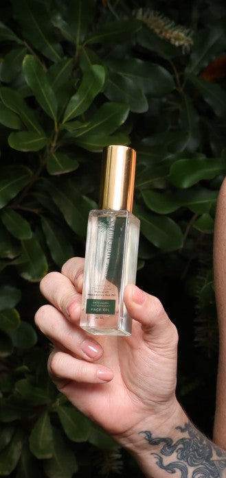 30 ML cold pressed mac nut oil Shine Naturally made in Hawaii for all skin types