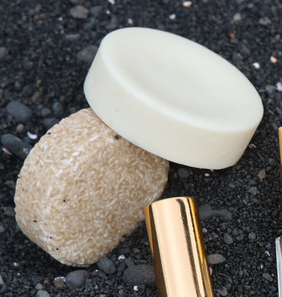 All-natural macadamia nut oil shampoo bar—moisturizing and nourishing